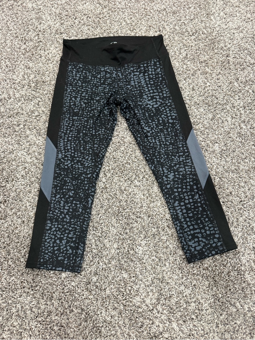 Champion Girls' Black & Gray Patterned Capri Leggings